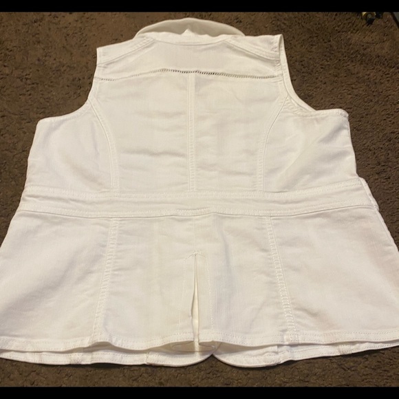 Chico’s Platinum - Picture 2 of 4